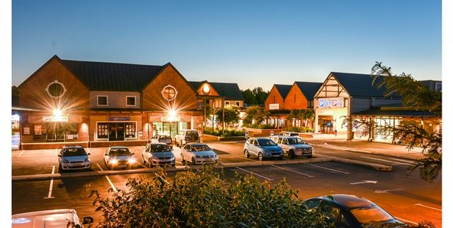 The Shopping Centre at Sunset -2019.04 (size reduced)